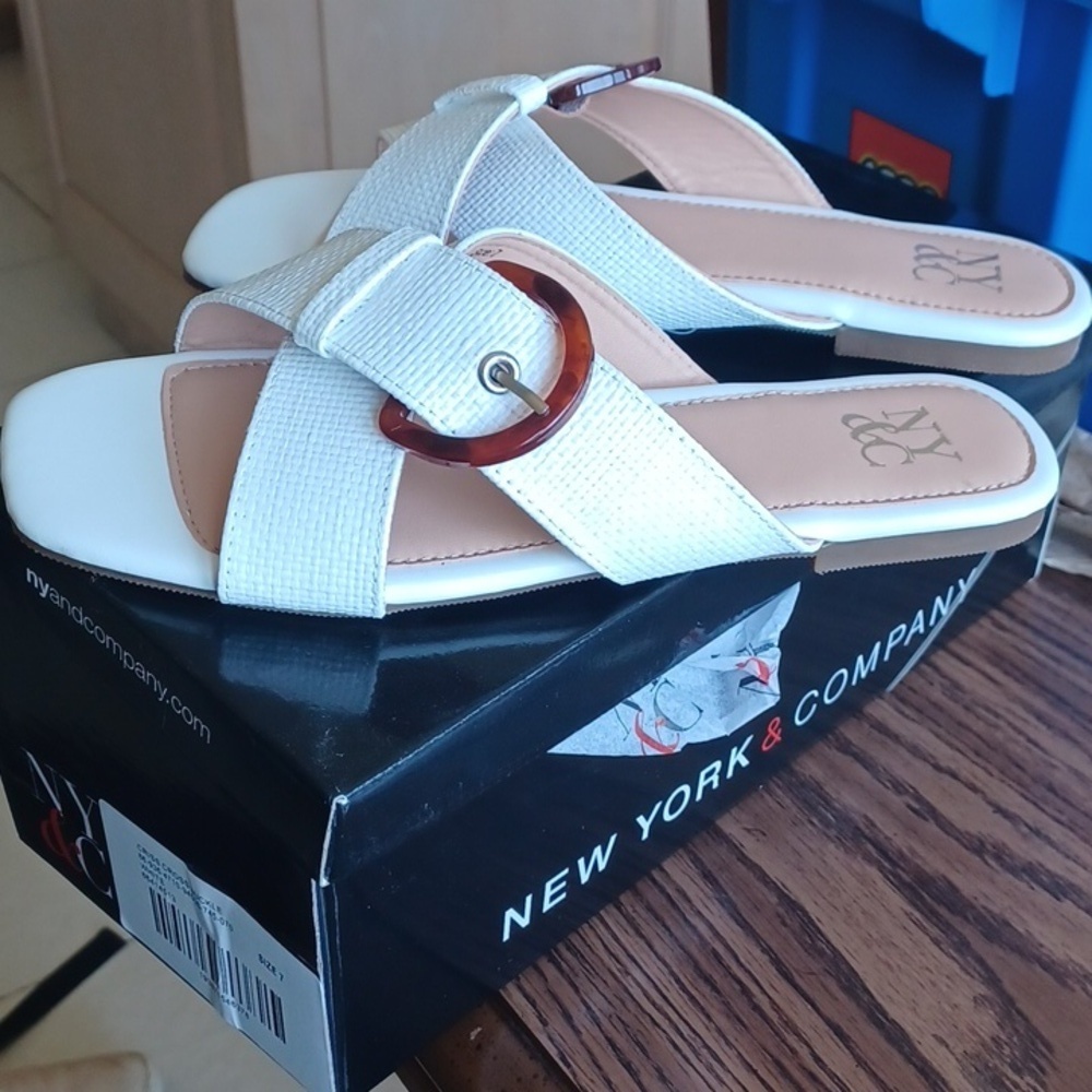 N Y & Company White criss cross buckle flat sandals, NIB, sz 7
